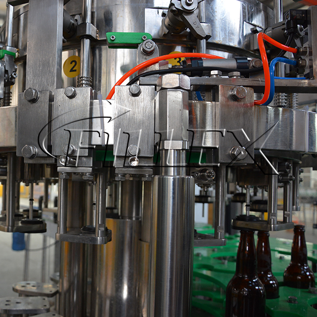 Automatische high-speed caboneted bier productie vulling